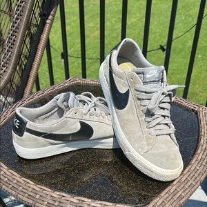 Nike Gray and Black Sneakers Classic Low-Top Design